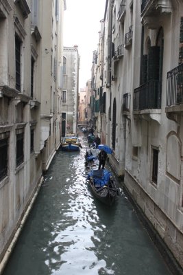 在威尼斯，沒有路，只有河道...