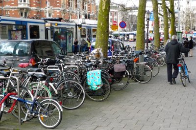 Bike everywhere 到處都是腳踏車