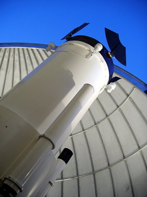 THE FLAPS AT THE END OF THE SARA TELESCOPE CLOSE TO KEEP  DEBRIS (LIKE BIRD POOP)  OUT OF THE TELESCOPE WHEN NOT IN USE