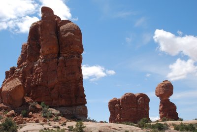 IT WAS A BEAUTIFUL DAY AT THE ARCHES-SUNNY AND CLEAR