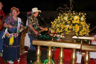 MORE MUSIC AND YELLOW ROSES...LOOK AT THOSE SMILES