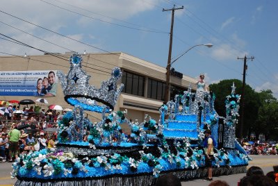 THE FLOATS OF THE BATTLE OF FLOWERS PARADE ARE SPECTACULAR.....
