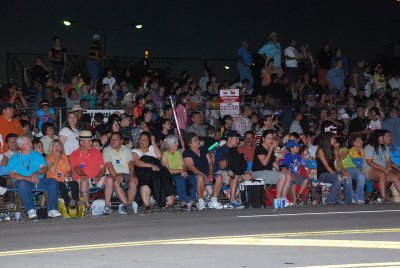 THE CROWDS WAITED FOR THE FIRST FLOAT OF THE FLAMBEAU PARADE