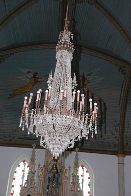 THE HUGE CHANDELIER HANGS FROM THE CEILING'S CENTER