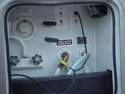 LEVERS TO CONTROL THE EMPTYING OF TANKS WITH OUTSIDE SHOWER