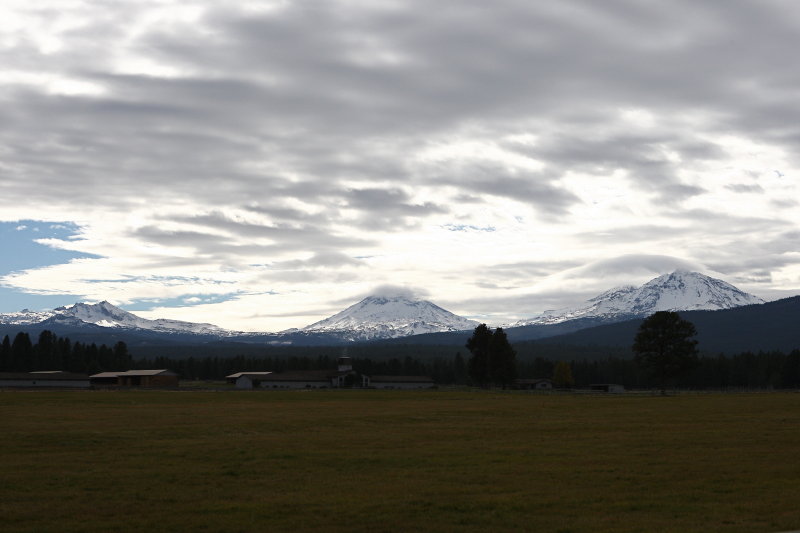 Broken Top (L) & Three Sisters