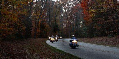 21 NOV 09 BIKERS ON THE COLONIAL PKWY