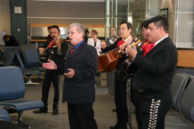 Delta passenger sings with Mariachi band