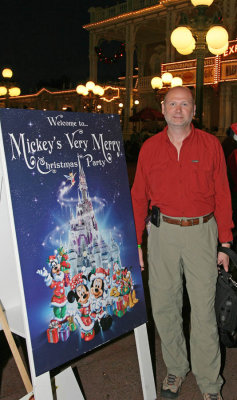 Dale at Mickeys Very Merry Christmas