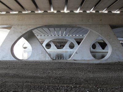 Dezelfe brug, maar dan 180 graden anders.