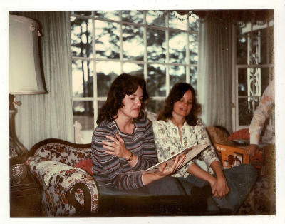 g3/60/498060/3/56805595.lanieandlindaoncouchxmas1972bw059canonfacelitev1bw046medium.jpg