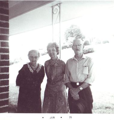 g3/60/498060/3/56805597.nannykinkgrandmawise1971bw046medium.jpg