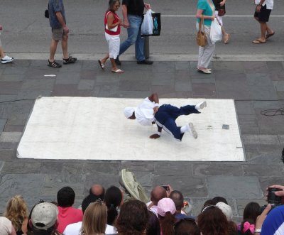 Street Performers across from Jackson Square