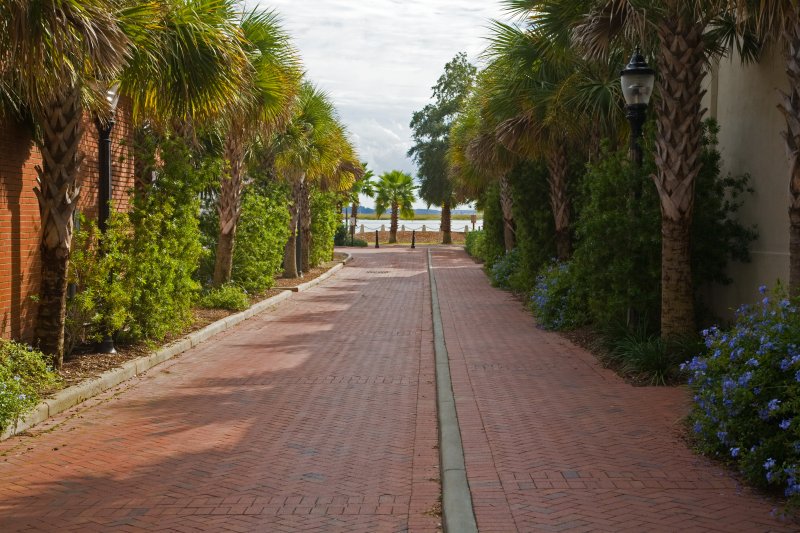 Alley leading to the waterfront