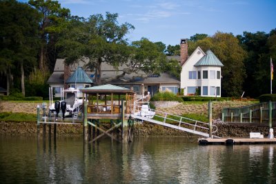 Nice waterfront homes along the way