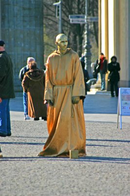 Street performer at the Brandenburg Gate area
