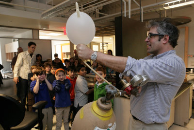 NEST+m 3rd Grade Visit to NYU Physics and Chemistry Labs 2010-01-19