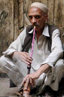 A Long Smoke, Peshawar, Pakistan