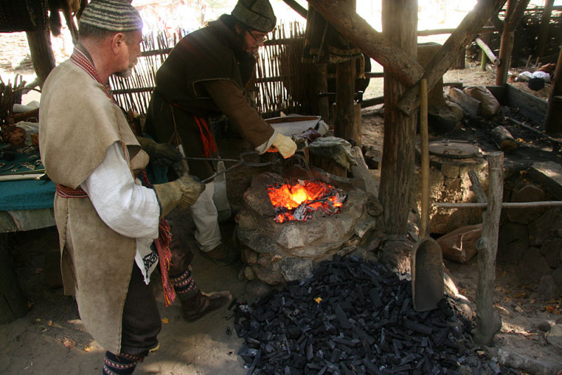 Casting of bronze - show