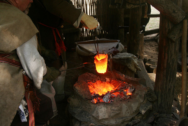 Casting of bronze - show