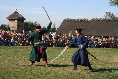 A show of Hungarian sword fight followed