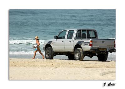 On the edge of the water with a 4WD.
1/800s f/11.0 at 300.0mm