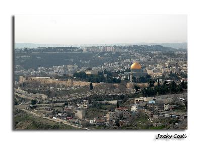 Old Jerusalem with the Walls arround and the Al Aqsa Mosque on top of The Temple Mount.
picture was taken from Mount scopus.
1/1600s f/7.1 at 100.0mm