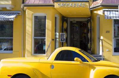 A yellow car 5D