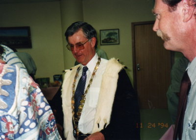 The Mayor of Cooma meeting the yanks