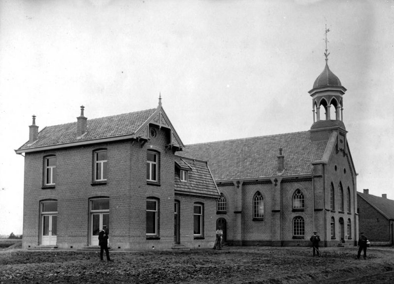 Overdinkel, NH kerk en pastorie, 1909.jpg