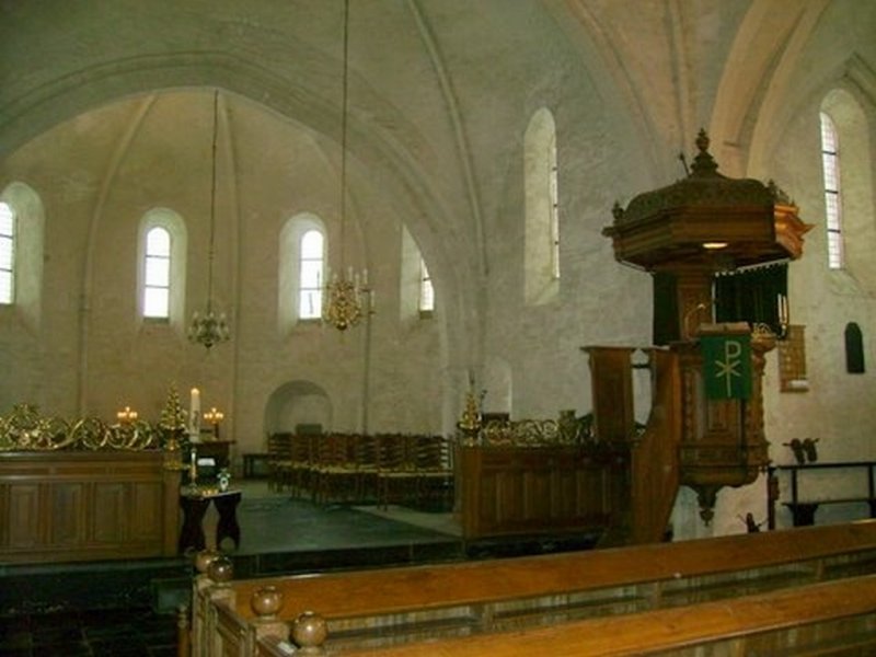 Leens, Petruskerk interieur 3 [022], 2010.jpg