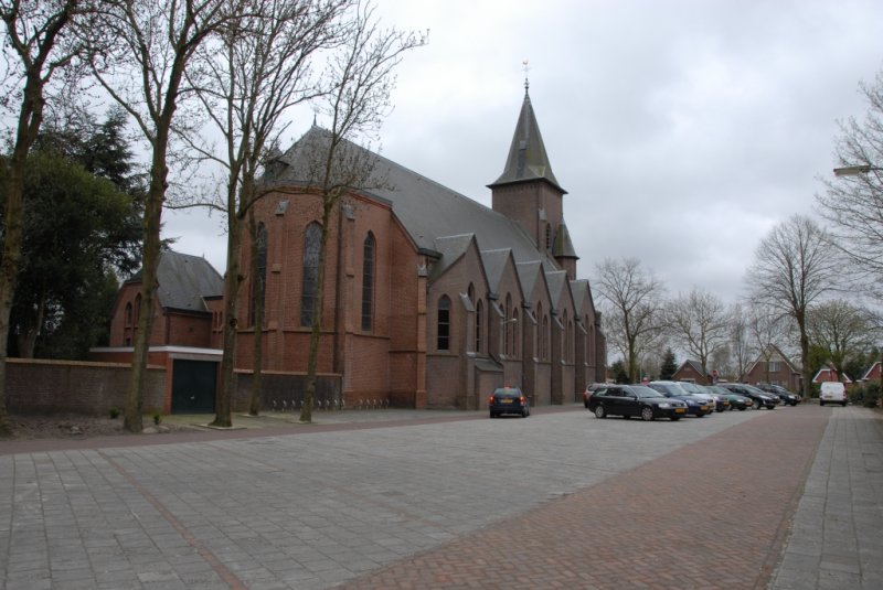 Musselkanaal, RK kerk [021], 2010.jpg