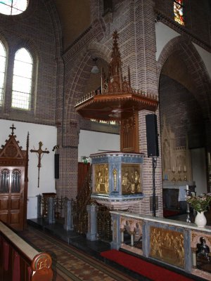 Aarlanderveen, RK kerk preekstoel, 2008.jpg