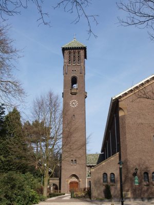 Wassenaar, RK de goede herderkerk toren 1, 2009.jpg