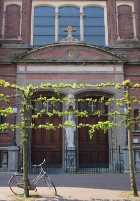 Hoorn, RK hh Cyriasus en Franciscus entree 11, 2009.jpg