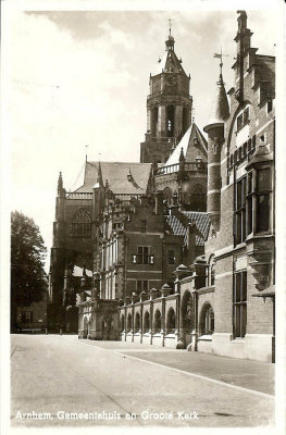 Arnhem, Grote Kerk en gemeentehuis, 1947