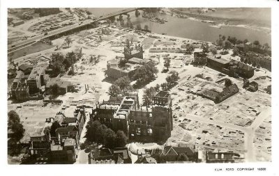 Arnhem. Grote Kerk en omgeving1946