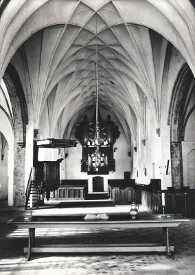 Loppersum, NH kerk interieur, circa 1975