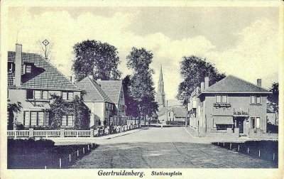 Geertruidenberg, Stationsplein met kerk, circa 1930