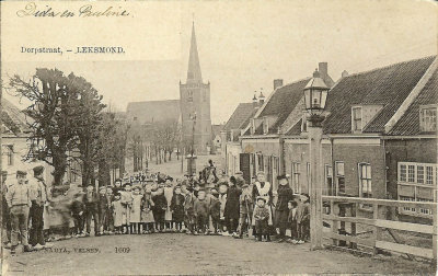 Lexmond, Dorpsstraat met kerk, circa 1905