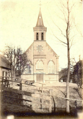 Schelluinen, NH kerk frontaal, circa 1900.jpg