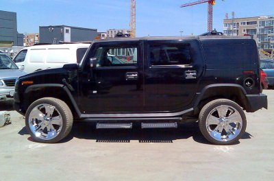 Hummer H2.