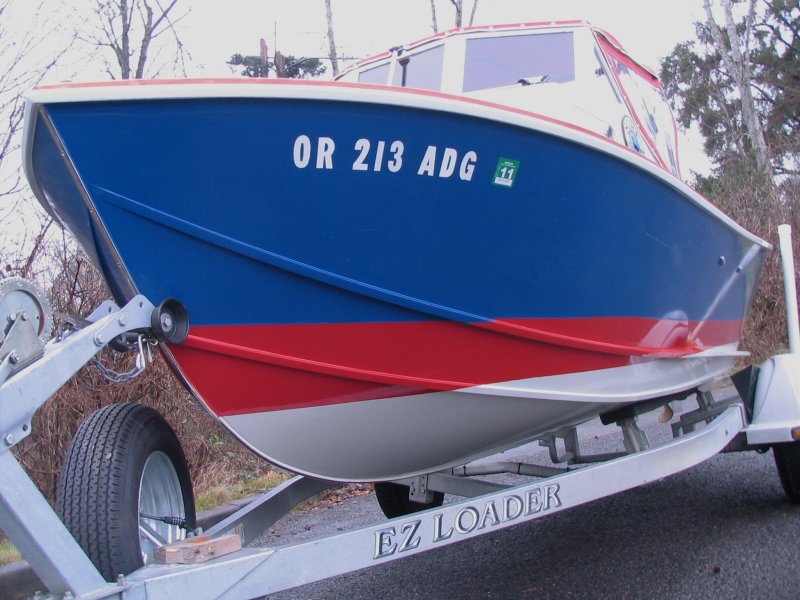 Close view of the bow.  Gotta love that oil-based enamel for this kind of work.