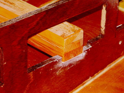 Port log set low, parallel to the upper sole surface. Notches cut high and worked down using an end-to-end level technique.