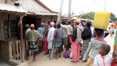 ANTANDROY VILLAGE - BERENTY VILLAGE MADAGASCAR - MARKET DAY (7).JPG