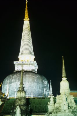 NAKHON - PHRA MAHATAT WAT.jpg