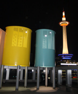 KYOTO - MAY 2009 - KYOTO TOWER (5).JPG