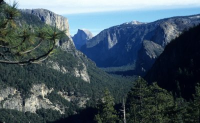 CALIFORNIA - YOSEMITE NP - VIEW OF VALLEY FROM NORTH ENTRANCE.jpg