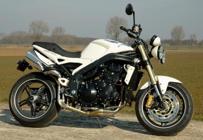 'White Lightning' (Triumph Speed Triple 1050i).