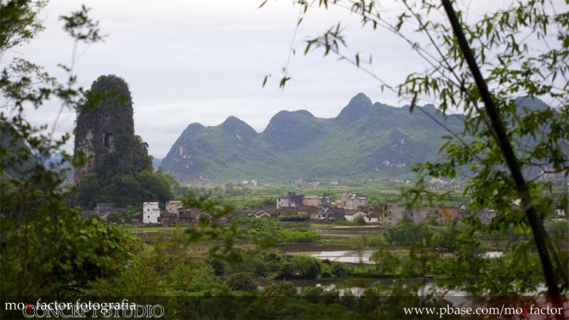 Guilin 桂林 - 銀子岩外 outside Yingzi Cave